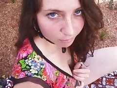 Dlakavi rjavolaske evette je treba gola v vrtu