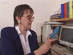 Velike joške kosmat zrel učitelj masturbacija pt1
