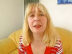 Debel poraščeno jebe zrela v kavč