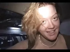 Bledo rdečelaska nerd pobral in zajebal v avto
