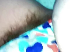 Žena kosmato muco mesnat v hlačke