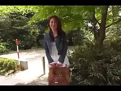 39 let stari: yumiko takagi zunaj vezan