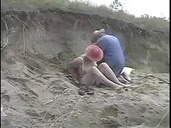 Blondinka babica rit stavke zunaj