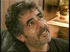 Fantje gledajo da Brineta kurba zanič in vzemite velik črn kurac na kavču