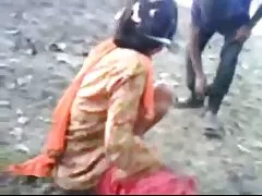 Seksi indijski gf je težko pofukati s svoj bf na prostem
